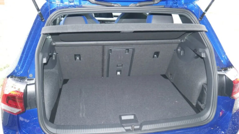 VW Golf R GTI cargo area