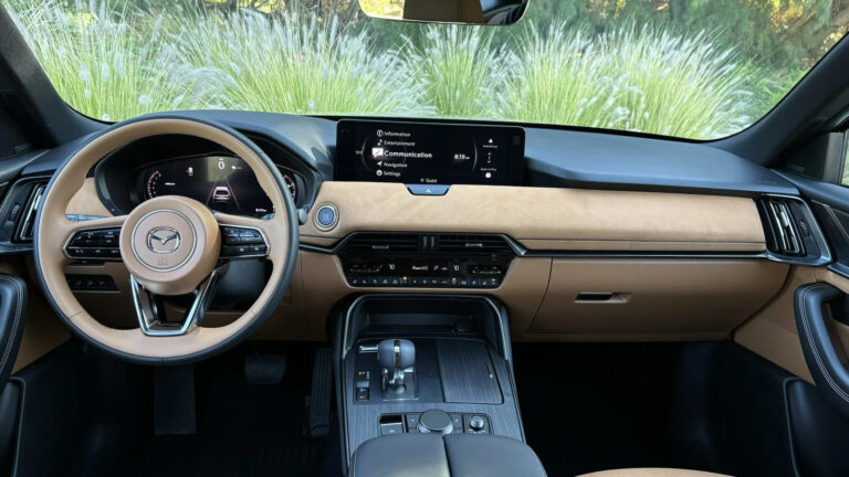 2025 Mazda CX 70 interior1