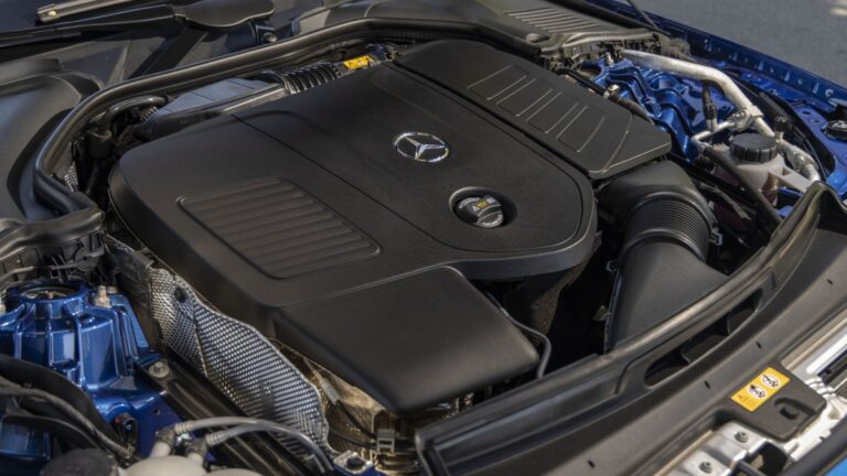 2022 Mercedes Benz C 300 engine