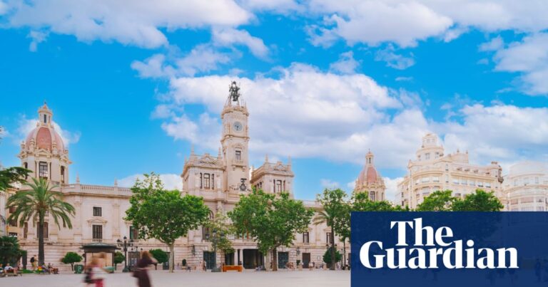 A greener Spanish city break: electric boats, birds and rice fields in Valencia