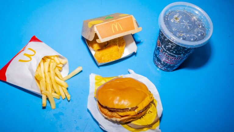 108009737 1721658347835 gettyimages 2157902197 FAST FOOD DEALS