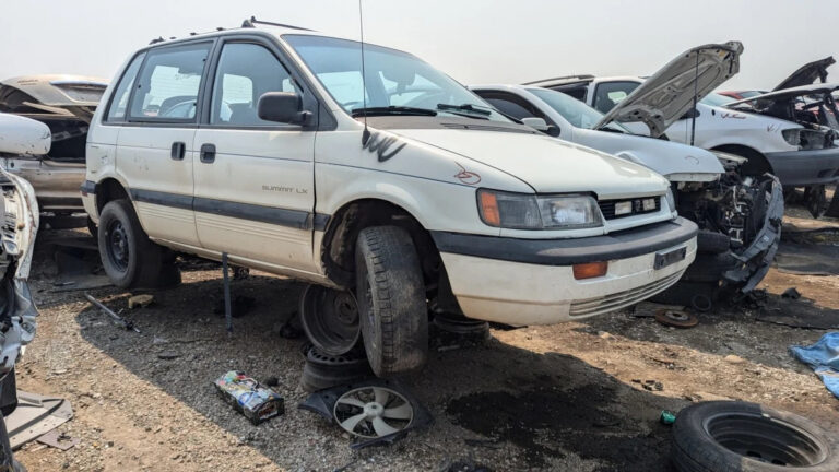 99 1993 Eagle Summit Wagon in Colorado junkyard photo by Murilee Martin