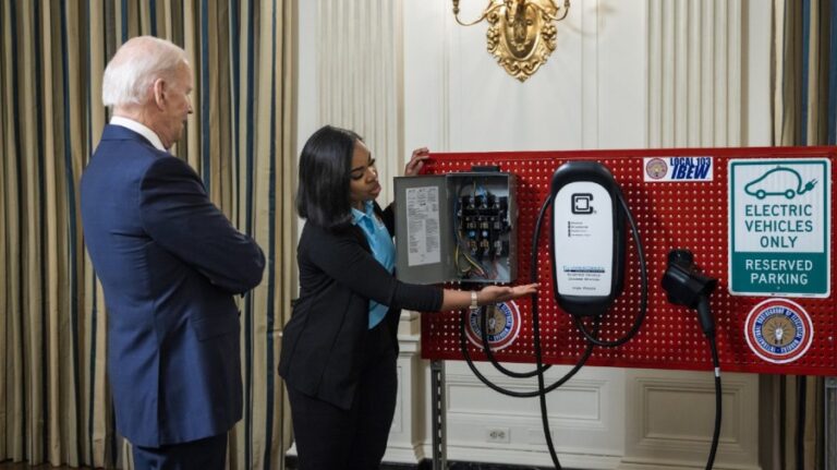 biden joe electric vehicle ev 11022022 GettyImages 1244434118