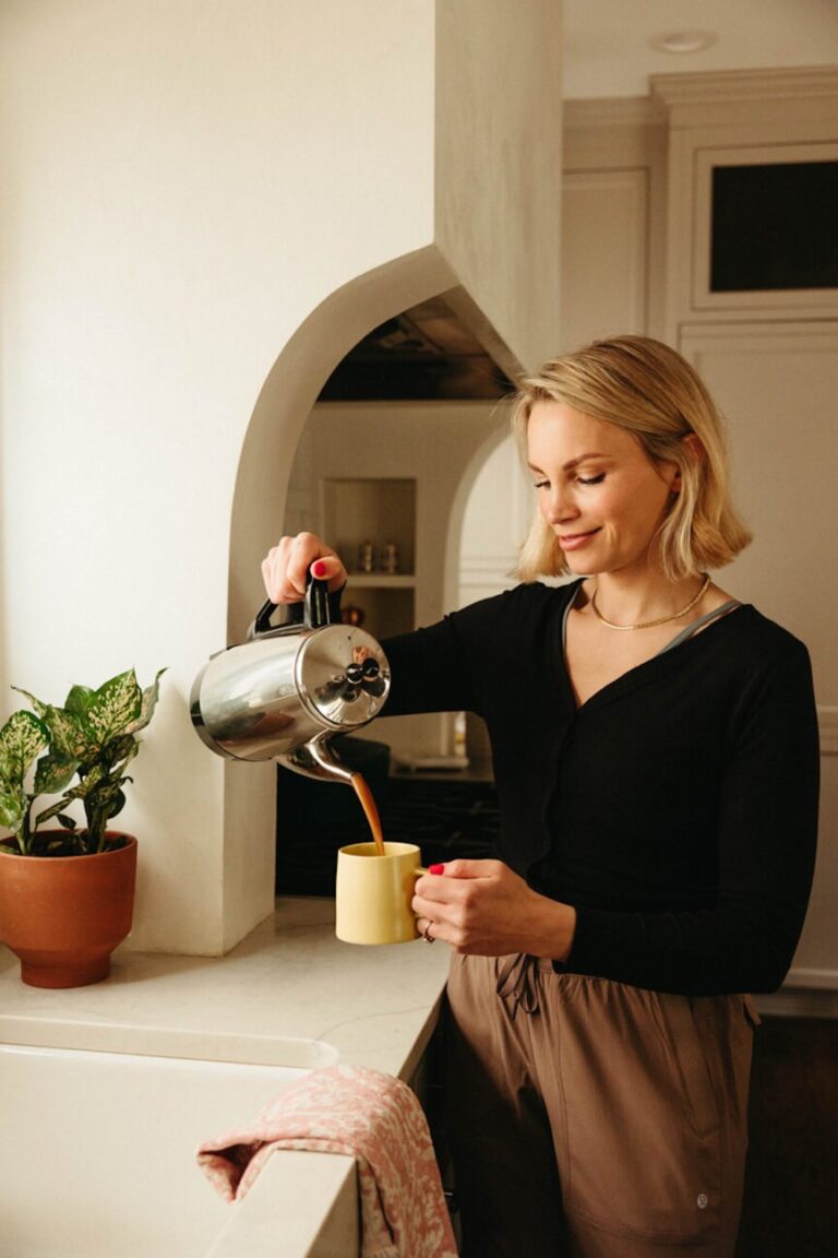 woman pouring coffee 865x1298