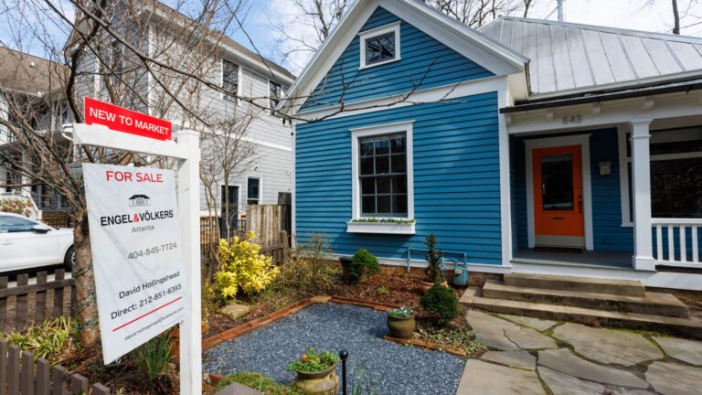 107217852 1680191448237 gettyimages 1247348366 US HOMES SALES