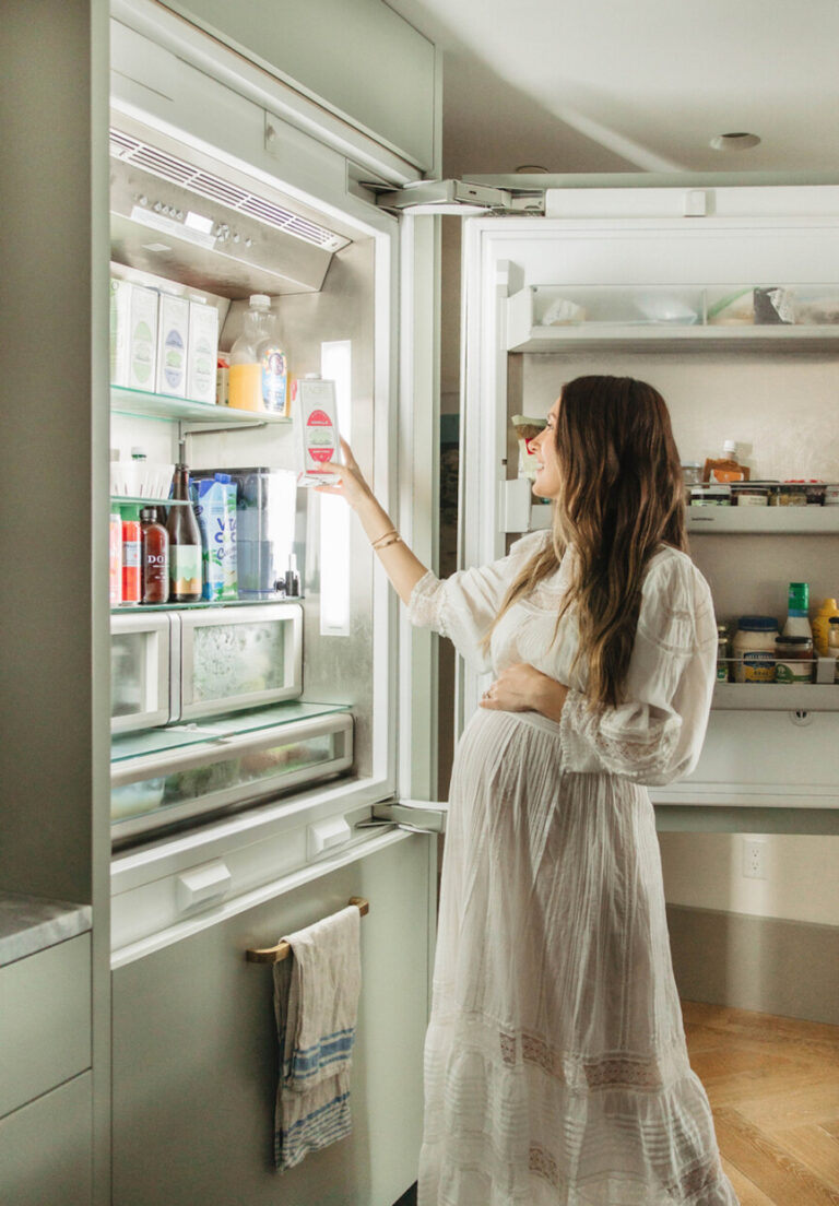 1743119116 fridge best non dairy milk 865x1243