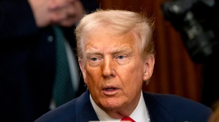 trumpdonald 031225gn08 w